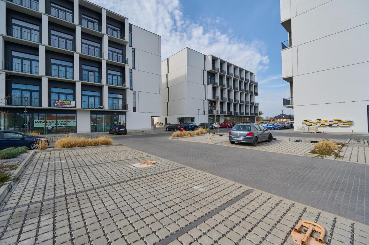 Mezzanine Studio Apartments Zarembowicza Wroclaw Airport By Renters Exterior foto