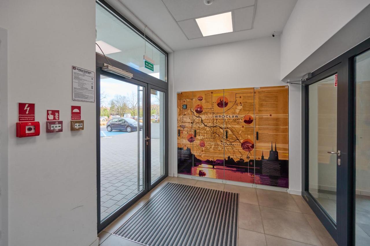 Mezzanine Studio Apartments Zarembowicza Wroclaw Airport By Renters Exterior foto