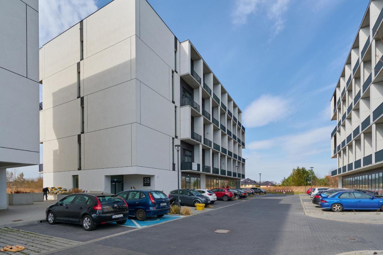 Mezzanine Studio Apartments Zarembowicza Wroclaw Airport By Renters Exterior foto