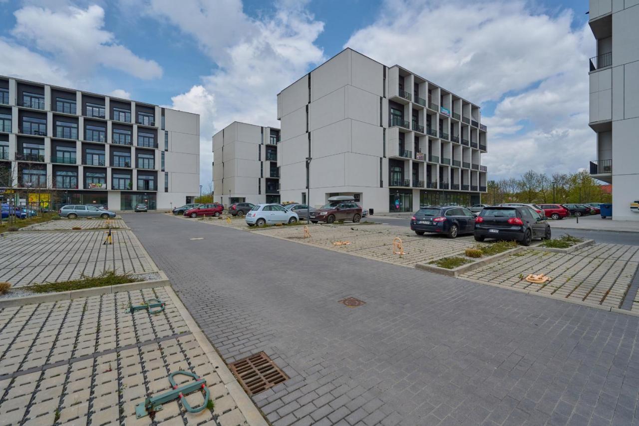 Mezzanine Studio Apartments Zarembowicza Wroclaw Airport By Renters Exterior foto