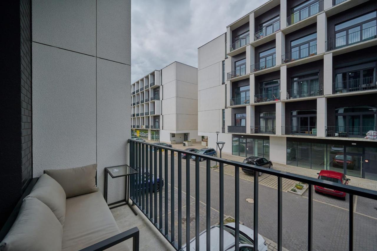 Mezzanine Studio Apartments Zarembowicza Wroclaw Airport By Renters Exterior foto