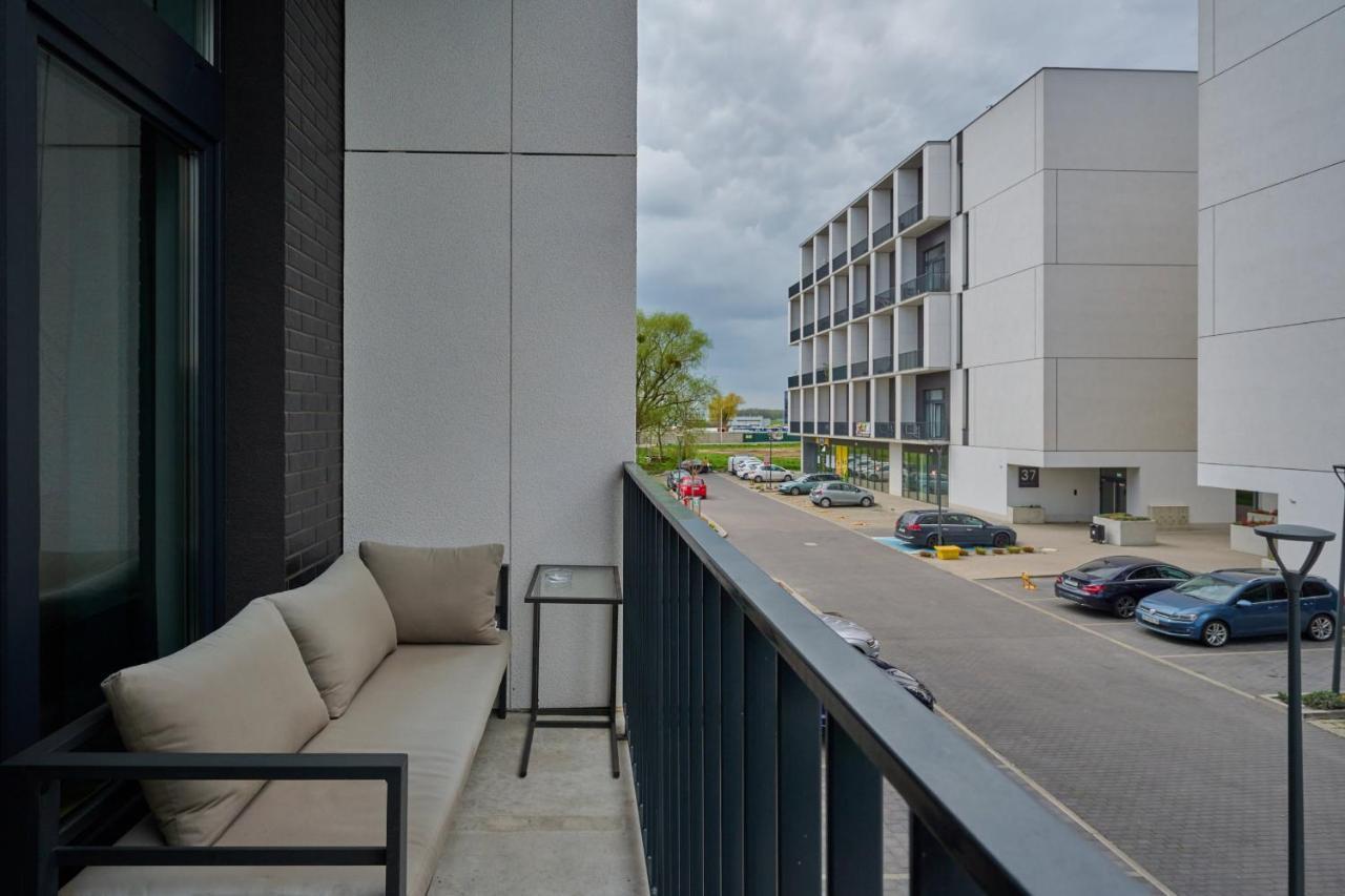 Mezzanine Studio Apartments Zarembowicza Wroclaw Airport By Renters Exterior foto