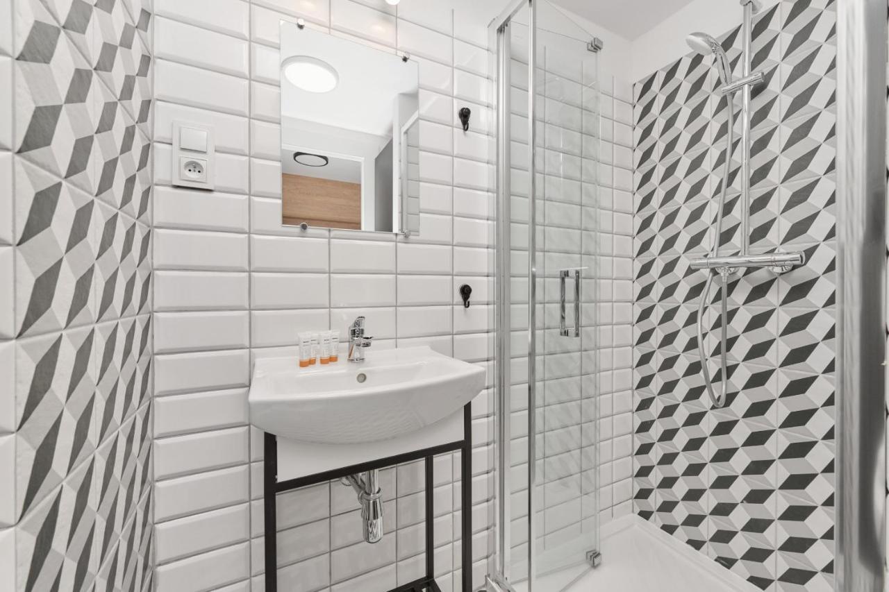Mezzanine Studio Apartments Zarembowicza Wroclaw Airport By Renters Exterior foto